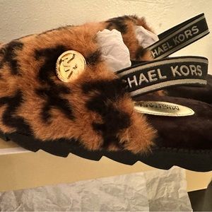 Michael Kors Little Girls Janis Kamryn Stacked Close Toe Slide